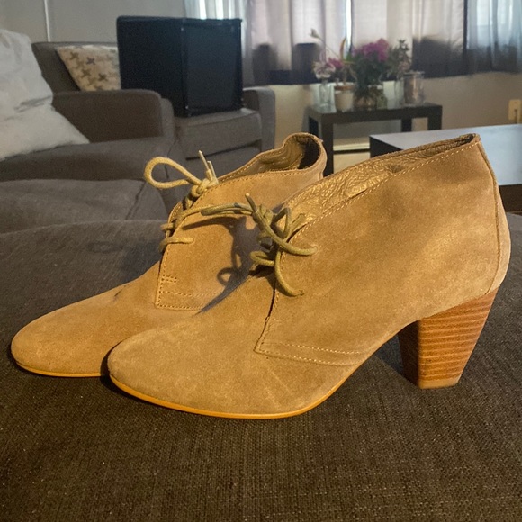 ALDO Suede Ankle Booties! Lightly Worn & Genuine Suede!  Excellent Condition! - Picture 1 of 4